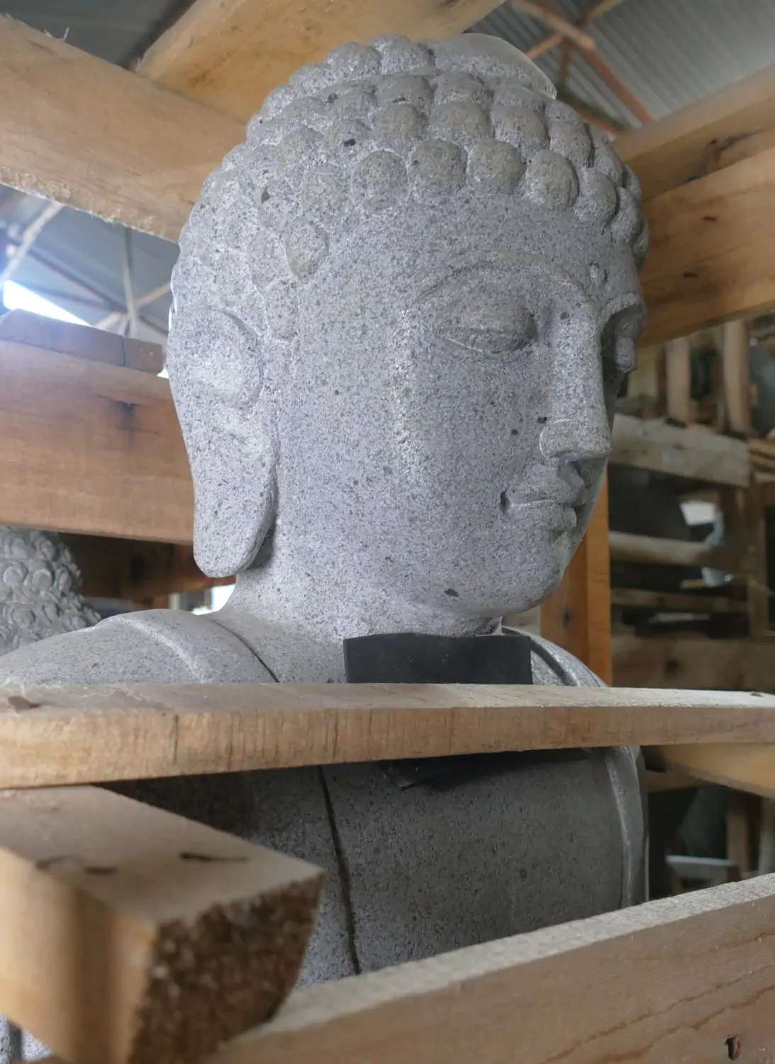  Product image 1 of the product “Seated Buddha made of high value riverstone with the hand gesture “meditation”, height 76cm. Stonemason’s work ”